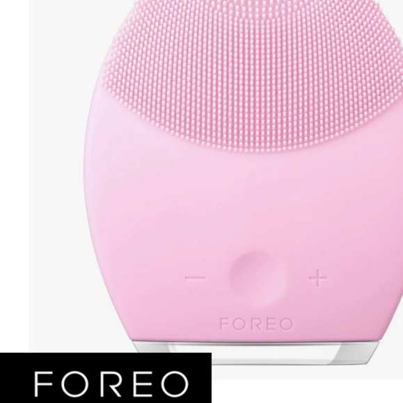 New FOREO LUNA 2 Personalised Facial Cleansing Brush & Anti-Ageing Device. - Picture 1 of 8